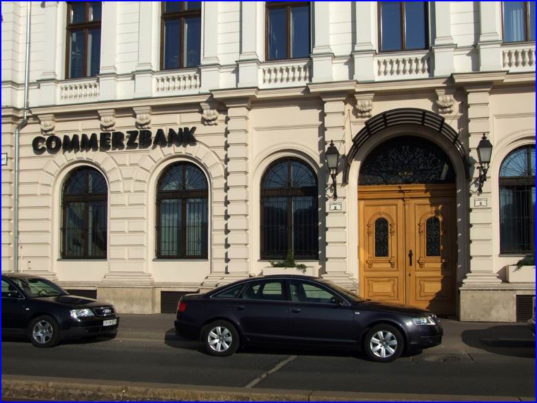Ajt�nyit� referencia - Commerzbank