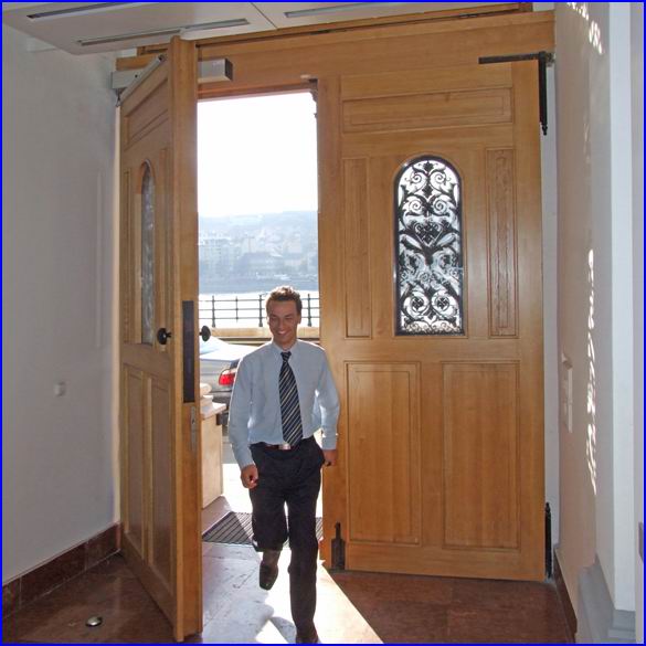 Ajt�nyit� referencia - Commerzbank