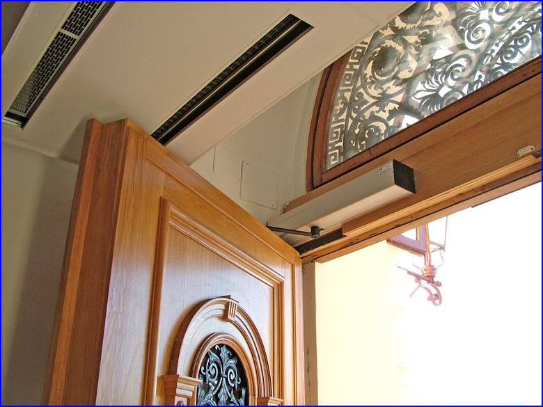 Ajt�nyit� referencia - Commerzbank