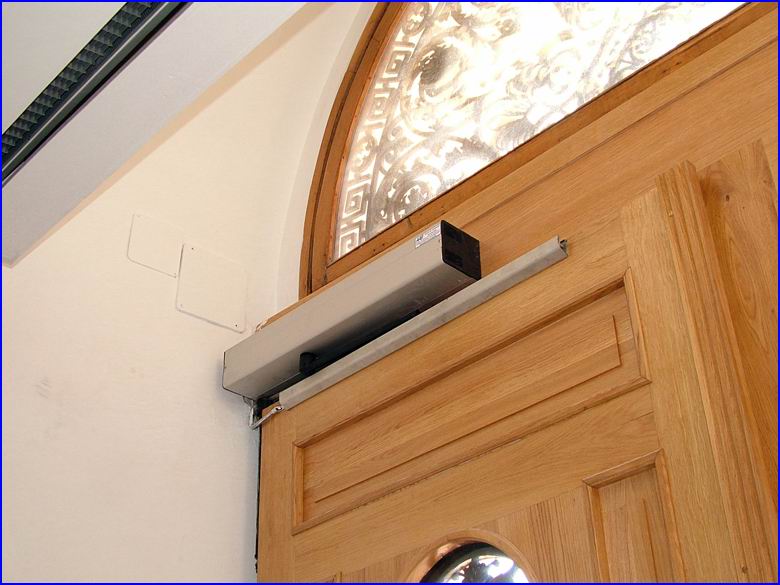 Ajt�nyit� referencia - Commerzbank