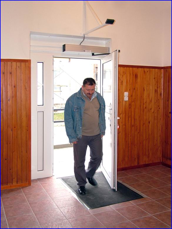 Ajt�nyit� referencia - Dunaharaszti M�vel�d�si H�z