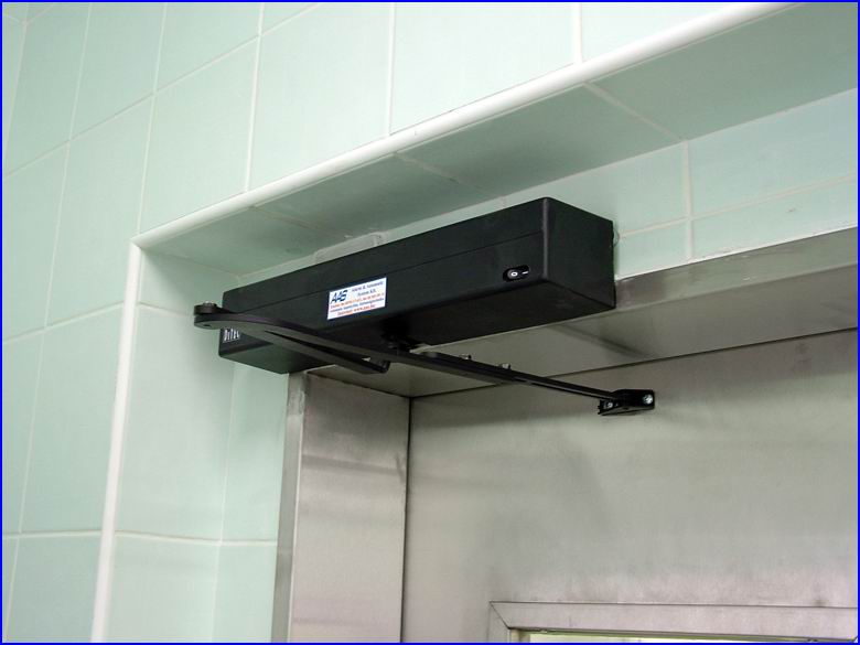 Ajt�nyit� referencia - Honv�d k�rh�z, rozsdamentes automata m�t�ajt�