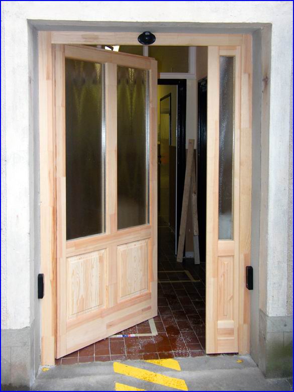 Ajt�nyit� referencia - Megyasz� K�zs�gh�za