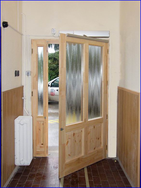 Ajt�nyit� referencia - Megyasz� K�zs�gh�za