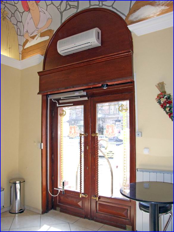 Ajt�nyit� referencia - P�ks�g