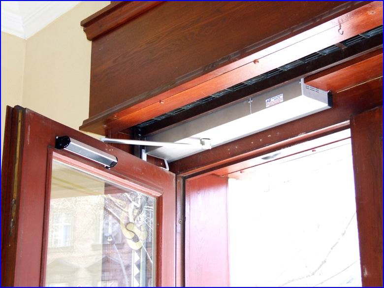 Ajt�nyit� referencia - P�ks�g