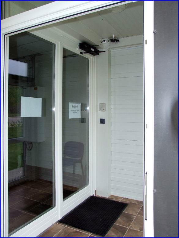 Ajt�nyit� referencia - Portico Kft