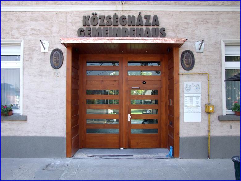 Ajt�nyit� referencia - Taksony K�zs�gh�za