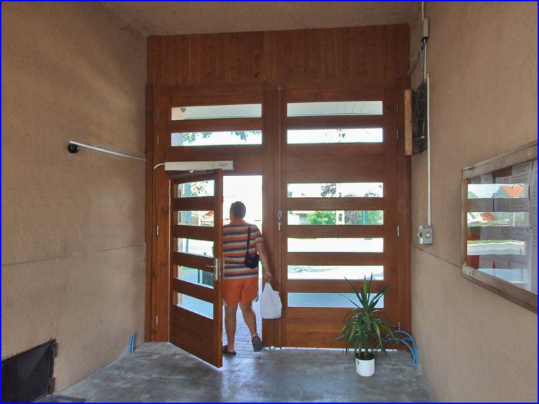 Ajt�nyit� referencia - Taksony K�zs�gh�za