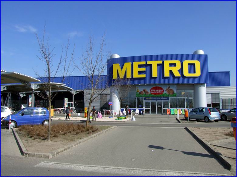 Ipari gyorskapu referencia - Metro �ruh�z Kecskem�t