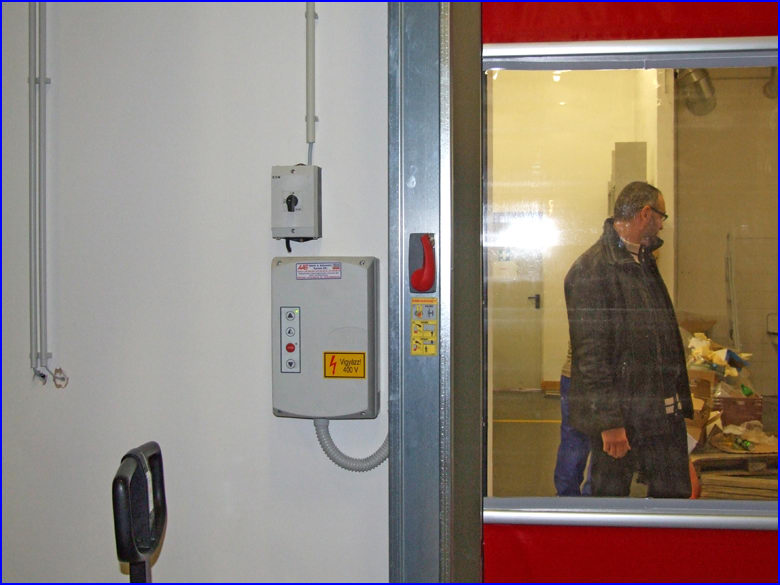 Ipari gyorskapu referencia - CBA Logisztikai K�zpont