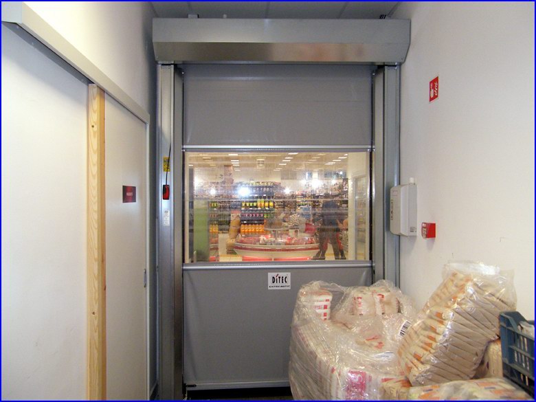 Ipari gyorskapu referencia a rakt�r fel�l - CBA Gy�r Plaza