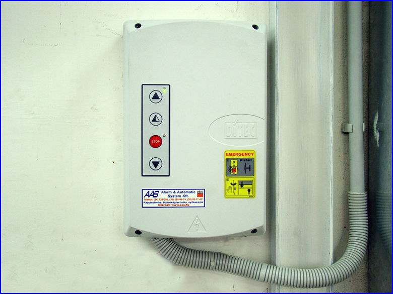 Ipari gyorskapu referencia - Kuka Robotics - Taksony