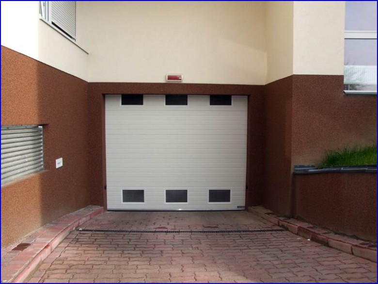 Ipari kapu referencia - T�rsash�zi teremgar�zs