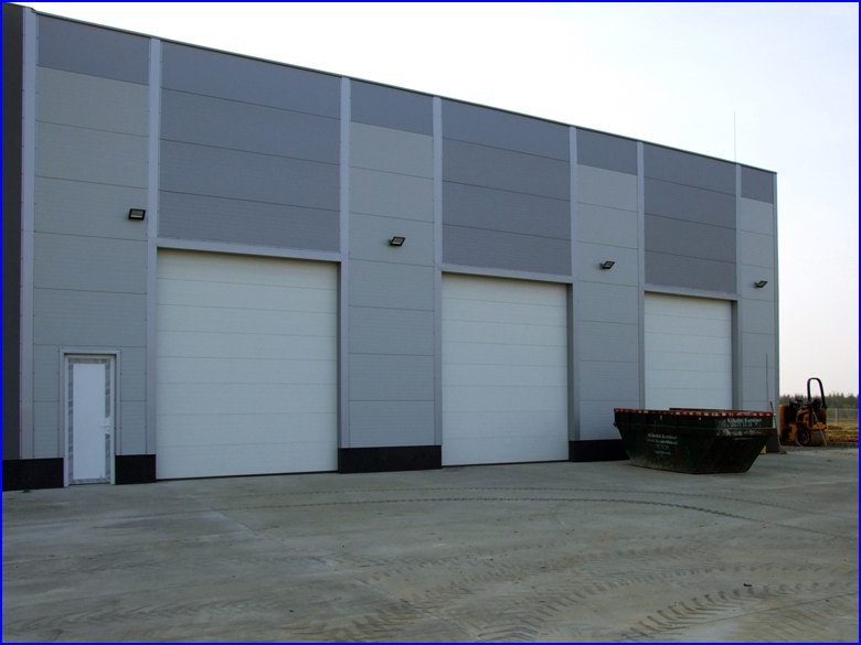 3db DITEC ipari kapu referencia az Unikomtech G�p Kft telephely�n