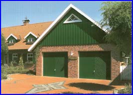 Hrmann garzskapuk az plethez harmonikusan illeszked egyedi zld festssel