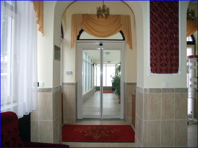 Automata ajt s vegportl referencia - Hotel Korona