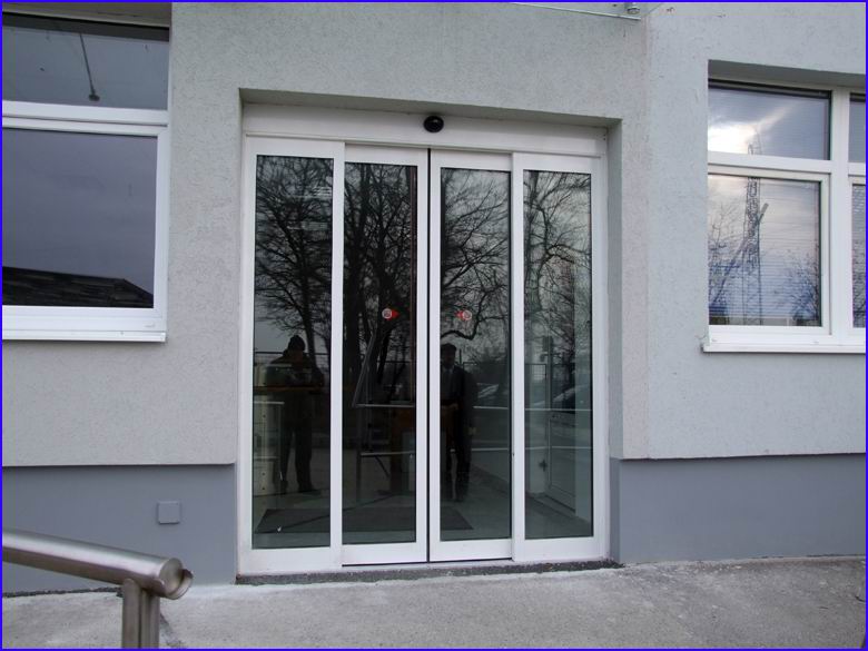 Automata ajt� referencia - Kuka Robotics Ipari Kft