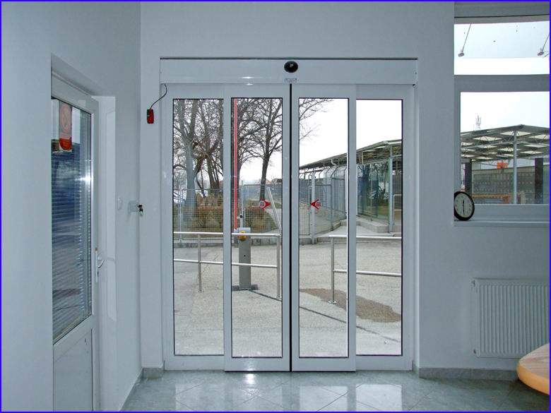 Automata ajt� referencia - Kuka Robotics Ipari Kft