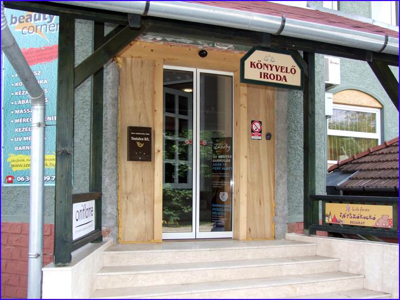 Automata ajt� referencia - Szolg�ltat� h�z