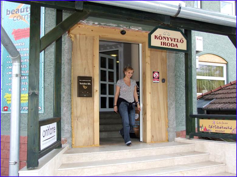 Automata ajt� referencia - Szolg�ltat� h�z